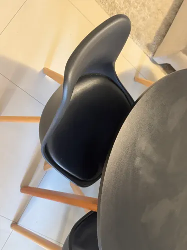 Mesa de Jantar + 04 cadeiras