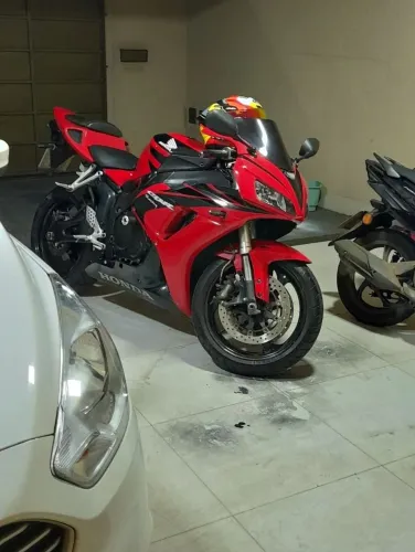 CBR 1000RR 2008 - Muito nova 