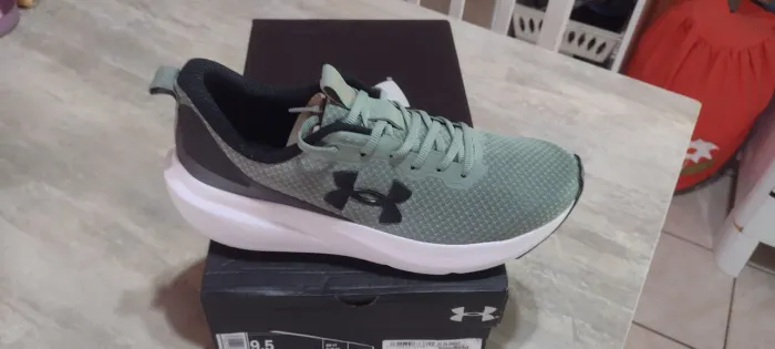 Tênis UnderArmour Charged - N°41 - Novo e Original - Verde
