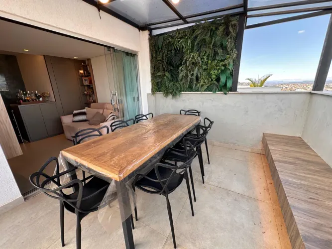 VENDO MESA COM 8 CADEIRAS