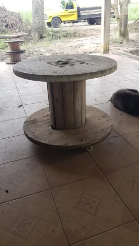 Mesas de carretel com rodas para movimentar