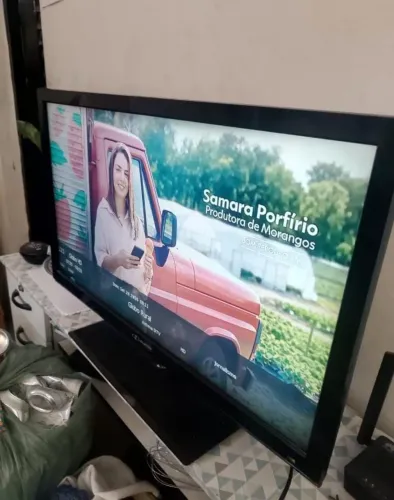 Tv 32 polegadas Buster NÃO E SMART com conversor digital integrada