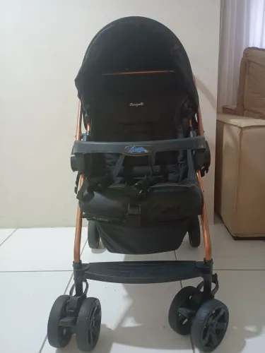 Carrinho de bebê. Marca: Burigotto. Modelo: RioK. Recém nascido até 15Kg