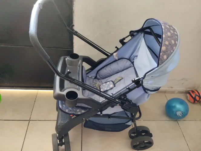 Vendo carrinho de bebê