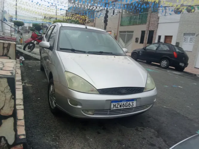 Ford Focus 1.8 16V 5P 2003