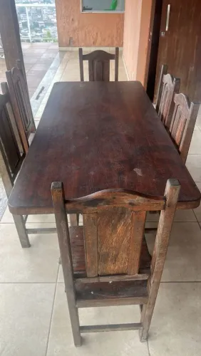 Mesa com 6 cadeiras madeira maciça