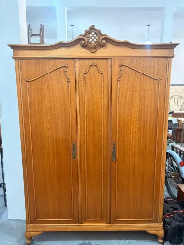 Guarda roupa antigo - pequeno