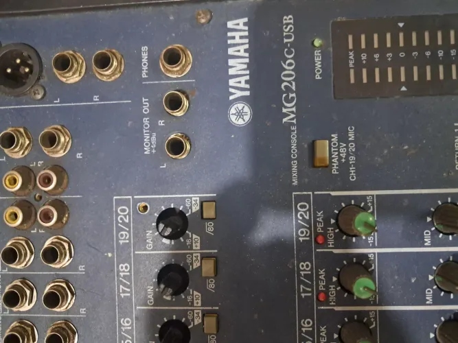 MESA DE SOM YAMAHA MG 206 c
