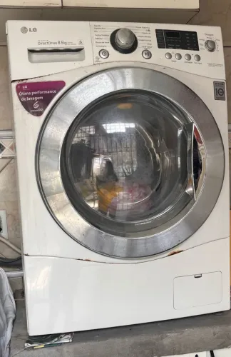Máquina de lavar e secar com defeito