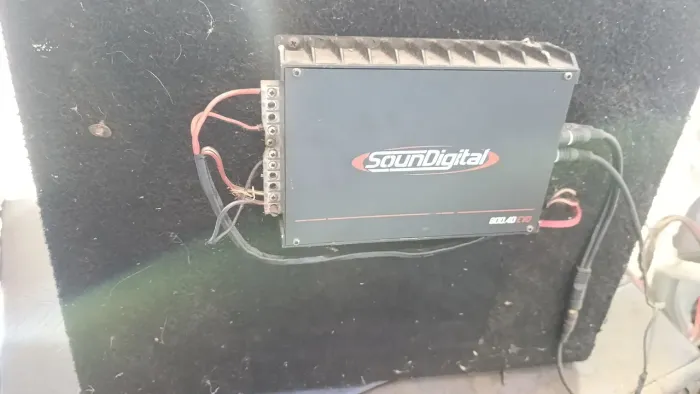 Caixa de som automotivo