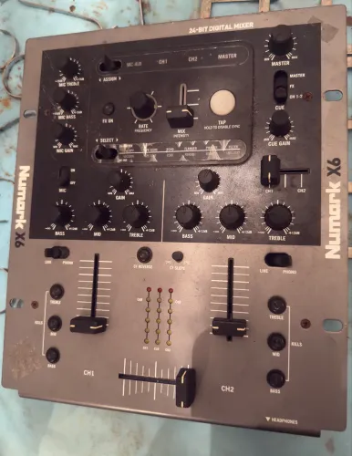 Mesa de som numark x6
