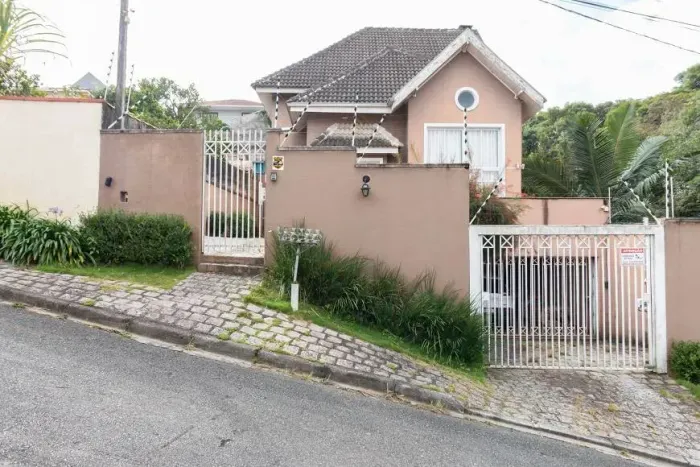 Sobrado de alto padrão à venda no bairro Abranches Curitiba/PR