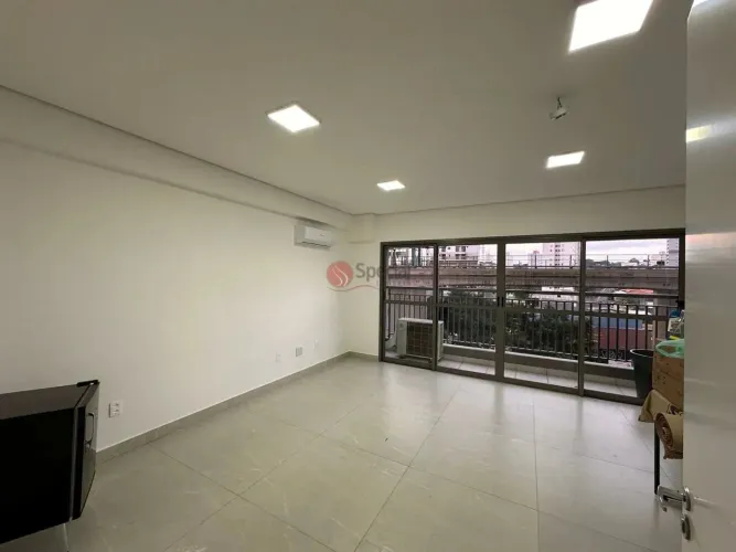Sala comercial para compra na Vila Prudente, em frente à estação do Oratório (monotrilho).