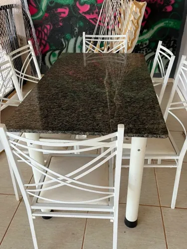Mesa com 6 cadeiras