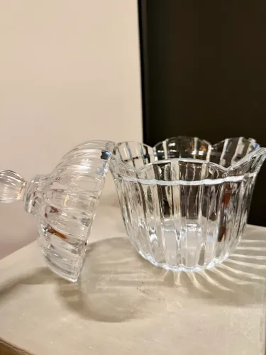 Bomboniere em Vidro com Efeito Cristal - Canelada com Tampa - 20 cm