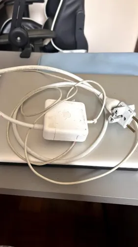 MacBook Pro A13.3" (Para Retirada de Peças / Sem HD)