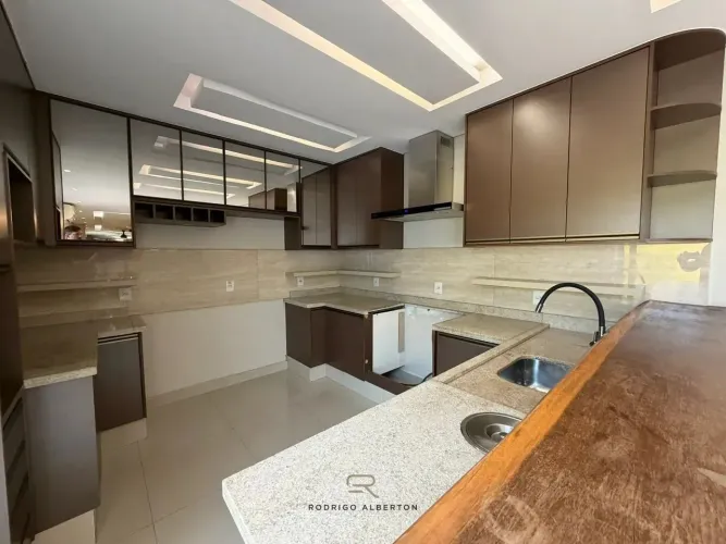 Casa Ampliada e Reformada, com Garagem Coberta e 4 Quartos, Reserva Rio Cuiaba