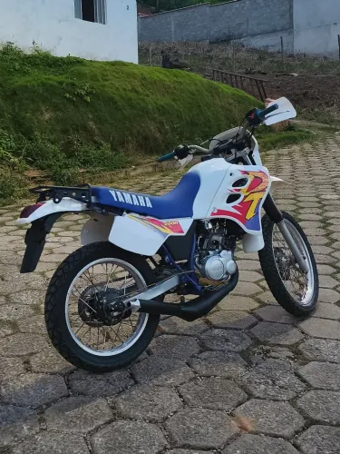 Yamaha DT200R 