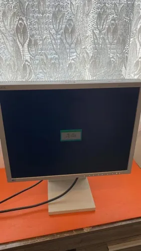 lendário monitor NEC MultiSync LCD 2080UX+ maravilhoso para entusiastas