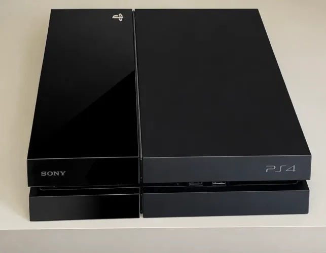 PLAYSTATION 4 FAT 500GB + 2 CONTROLES ORIGINAIS SONY