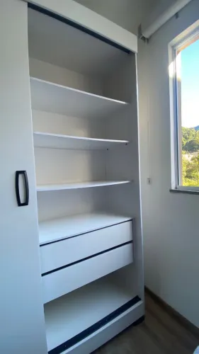 Guarda roupa novo