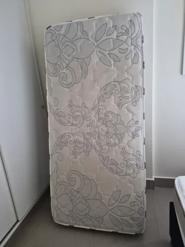 Colchão Maranello solteiro, em ótimo estado 