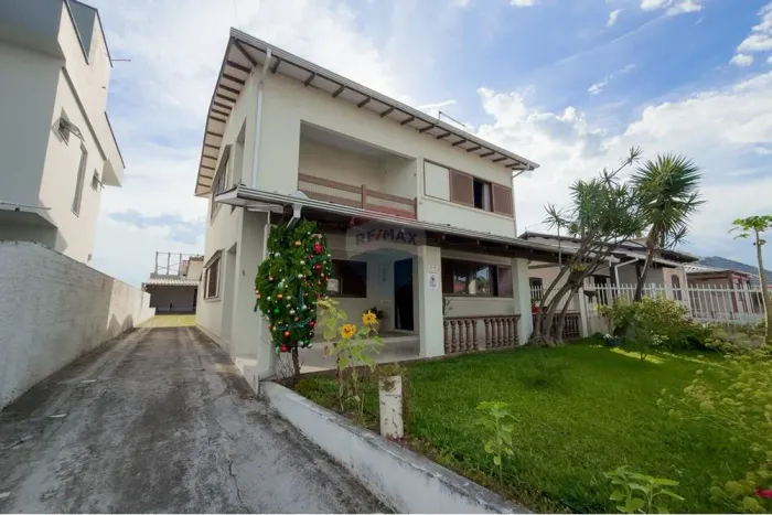 Casa a venda 4 quartos a 230 metros do mar em Balneário Rincão, averbada