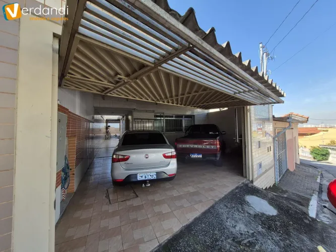 Ampla casa térrea em ótima localização no Pq São Lucas