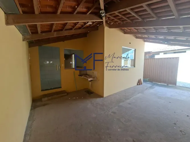 Casa com 02 quartos, 01 vaga de garagem no bairro Nossa Senhora Aparecida - Florestal/MG