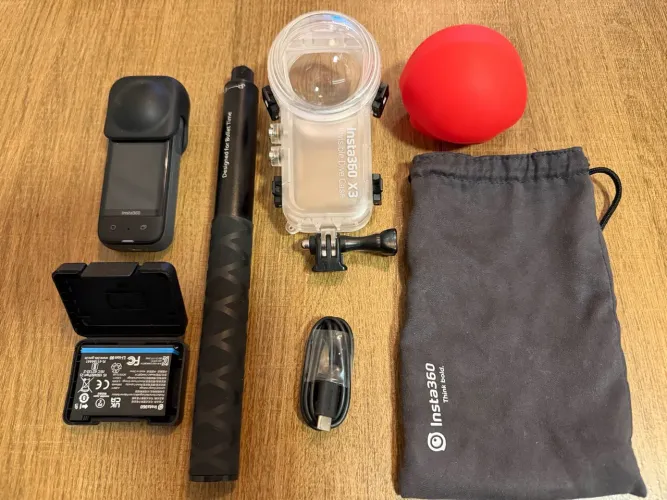 Câmera 360 Insta360 x3 usada com acessórios