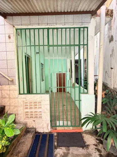 Casa em Itapuã, excelente localização.