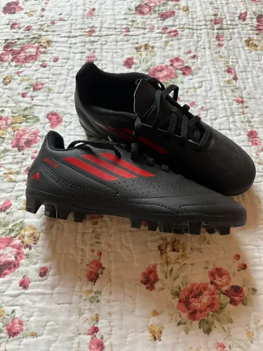 Chuteira Adidas NOVA 