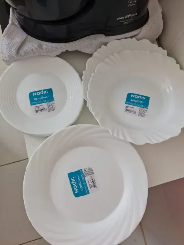 Kit Pratos novos, 4 pequeno raso, 2 médio fundo, 4 grande raso, escorredor de silicon novo