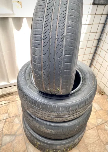Vendo pneus 235/60-16