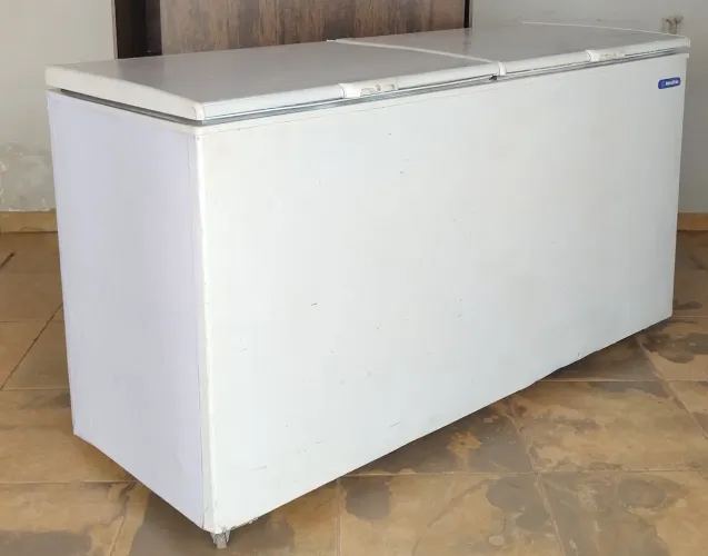 Freezer MetalFrio Refrigera e Congela 220vlta