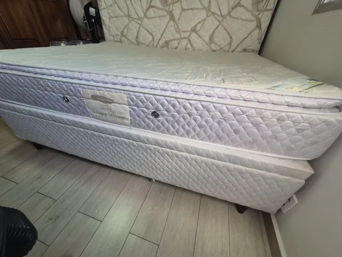 Cama box casal com baú usada
