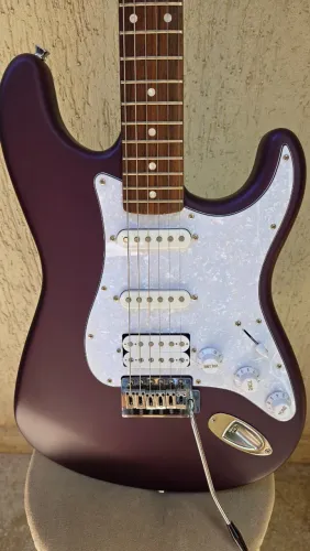 Guitarra Squier Bullet Strat Customizada + Cordas Elixir .10 Light
