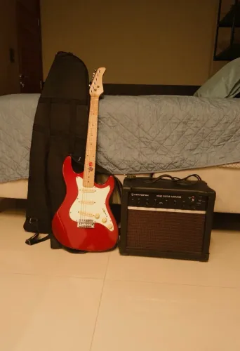 Guitarra Strinberg + Amplificador Hayonik HG60 (Palhetas, Case e Correia acolchoada)