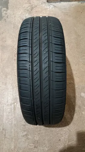 Pneu 185 55 16 90% de borracha, Dunlop.