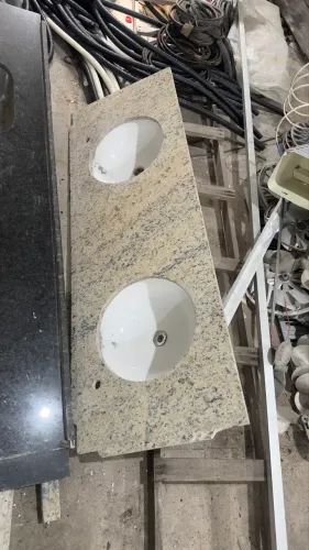 Bancada em granito com duas pias