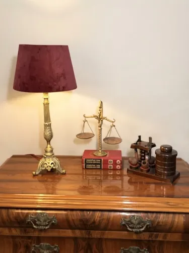 Abajur Antigo Bronze/Latão Maciço Entalhado + Cúpula Veludo Bordô - Elétrica Nova!