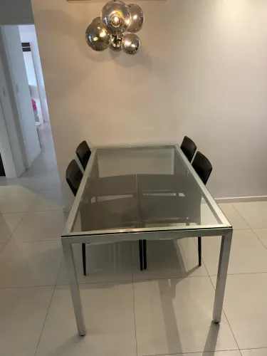 Mesa com 4 cadeiras