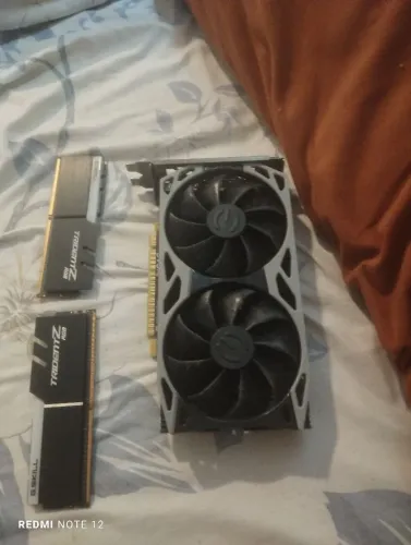 placa de video gtx 1650 + processador i3 10105f + memoria 16gb 36000mhz