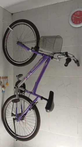 Bicicleta semi nova com pouco uso