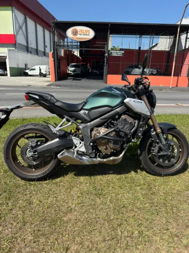 Honda CB 650R 2023 baixa km