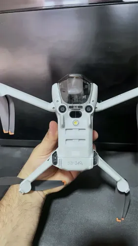 DJI Mini 4 Pro Fly More Combo RC 2 - Apenas 5 Voos