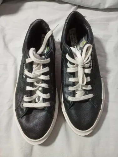 Tênis Adidas original feminino em perfeito estado