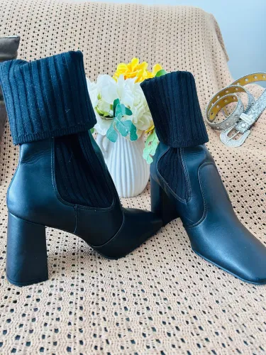 Bota feminina usada