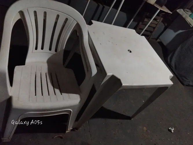 Vendo mesa de plastico