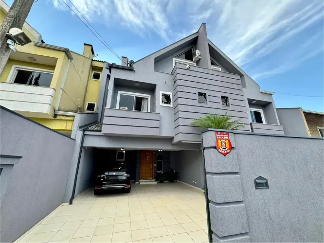 Sobrado Alto Padrão Semi-mobiliado, 4 Quartos, 245m² no Atuba, Curitiba